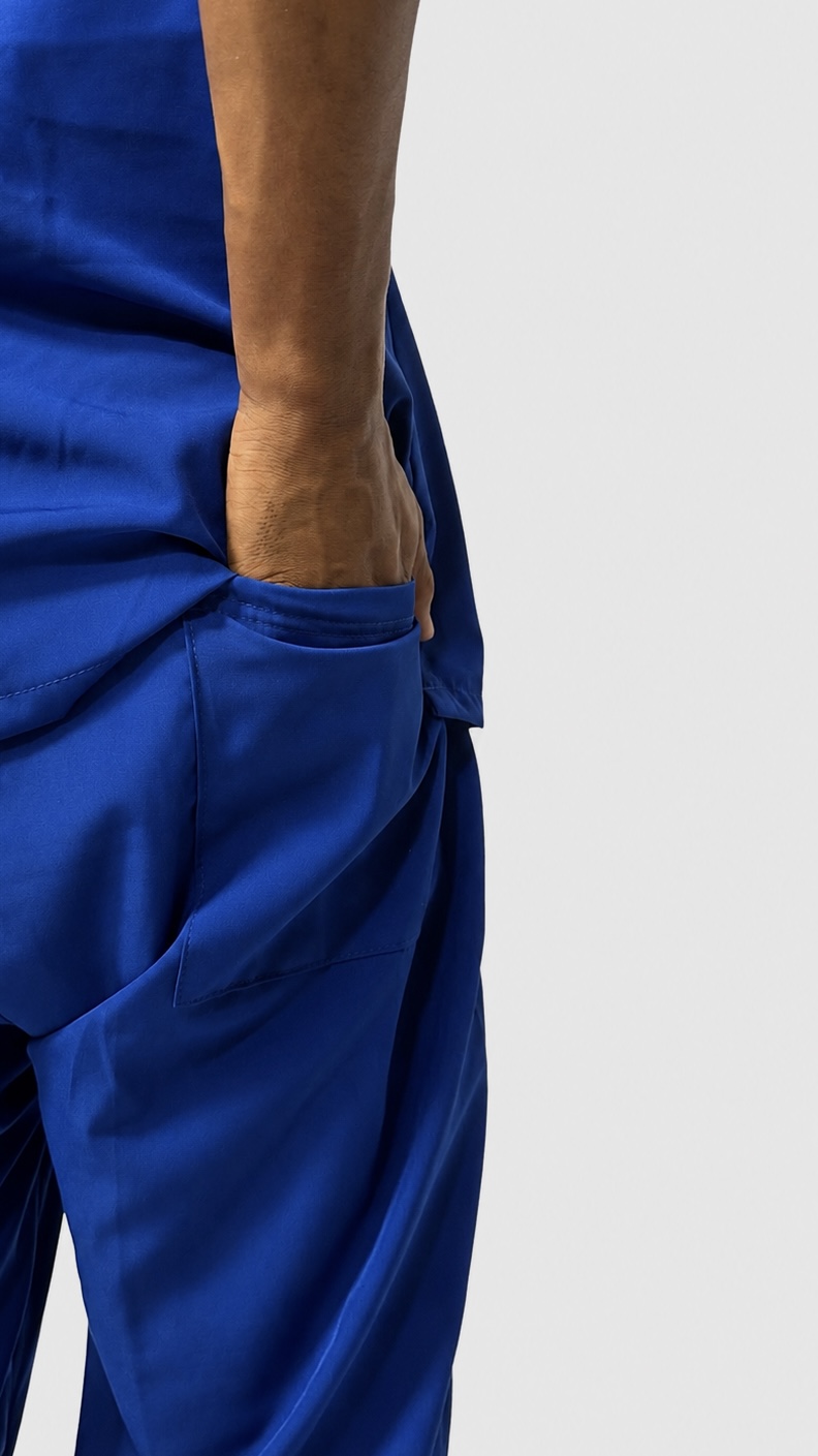 Uniforme Antifluido Cuello V — Demo - Image 11