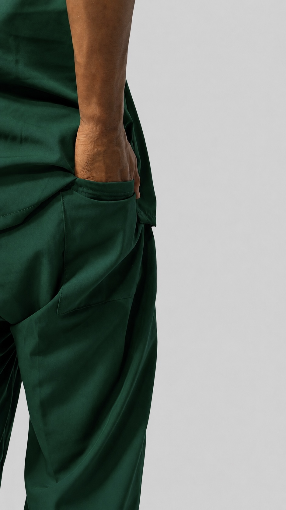 Uniforme Antifluido Cuello V — Demo - Image 9